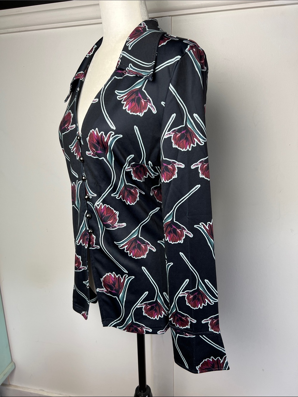 Unique Vintage Black Floral Button-Front Top - Picture 3 of 6